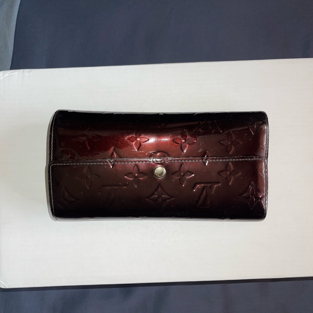 100% Authentic Louis Vuitton Vernis Sarah Wallet